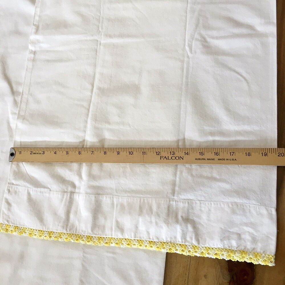 Standard Size Pillow Case set with Yellow hand crocheted trim vintage - Picture 3 of 6